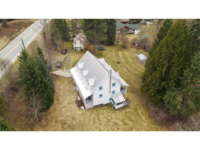 6685 Highway 6, House detached with 5 bedrooms, 3 bathrooms and null parking in Central Kootenay H BC | Image 44