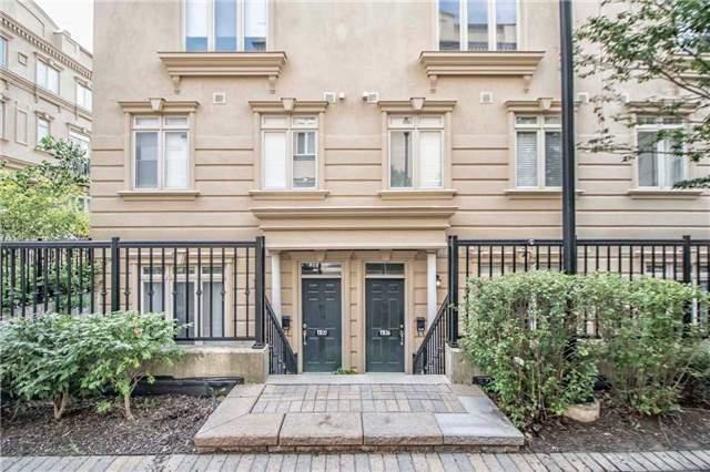 Th26 - 70 Carr St, Townhouse with 2 bedrooms, 1 bathrooms and 1 parking in Toronto ON | Image 2
