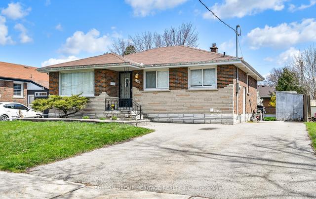 149 Riverside Dr N, House detached with 3 bedrooms, 2 bathrooms and 4 parking in Oshawa ON | Image 2