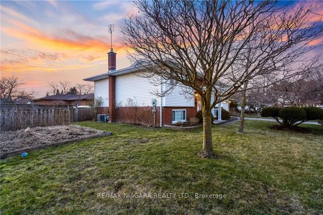 9 Pioneer Crt, House detached with 2 bedrooms, 2 bathrooms and 3 parking in St. Catharines ON | Image 17