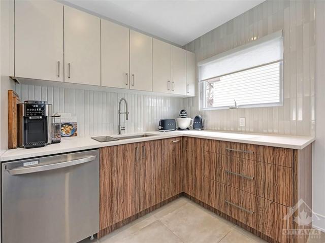 415 Hilson Avenue, House detached with 2 bedrooms, 2 bathrooms and 5 parking in Ottawa ON | Image 10