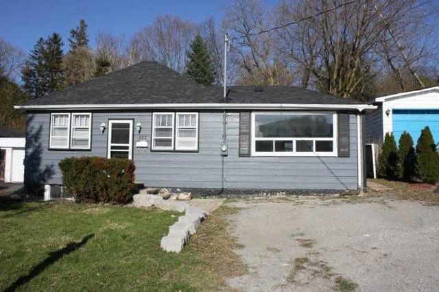377 Oak St, House detached with 2 bedrooms, 1 bathrooms and 4 parking in Newmarket ON | Image 1