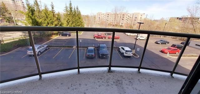 301 - 255 Keats Way, House attached with 2 bedrooms, 2 bathrooms and 3 parking in Waterloo ON | Image 11