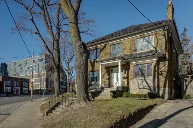 2nd Fl - 1057 Avenue Rd, House detached with 2 bedrooms, 1 bathrooms and 2 parking in Toronto ON | Image 2