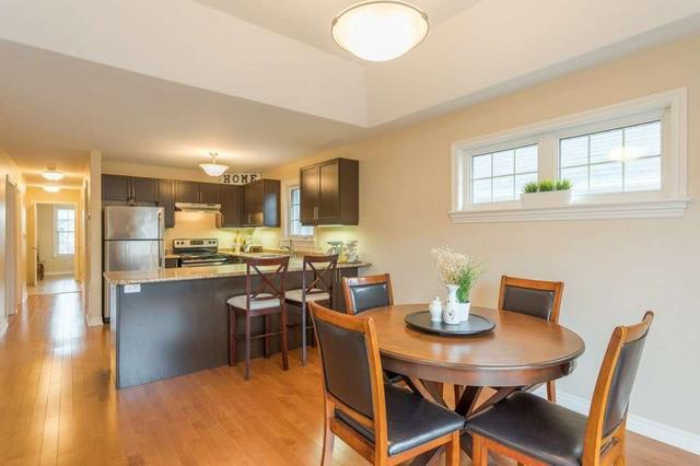 54 Gee Cres, House detached with 2 bedrooms, 2 bathrooms and 3 parking in Kawartha Lakes ON | Image 2