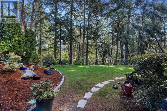 4533 Pheasantwood Terr, House detached with 3 bedrooms, 3 bathrooms and 6 parking in Saanich BC | Image 59