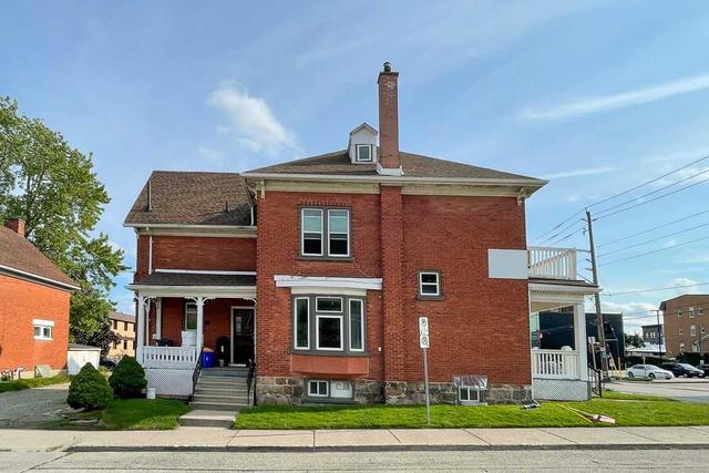 30 Regina St N, House detached with 9 bedrooms, 3 bathrooms and 1 parking in Waterloo ON | Image 32