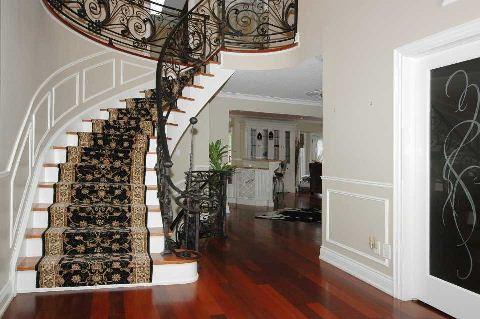1093 Fleet St, House detached with 4 bedrooms, 4 bathrooms and 1 parking in Mississauga ON | Image 2