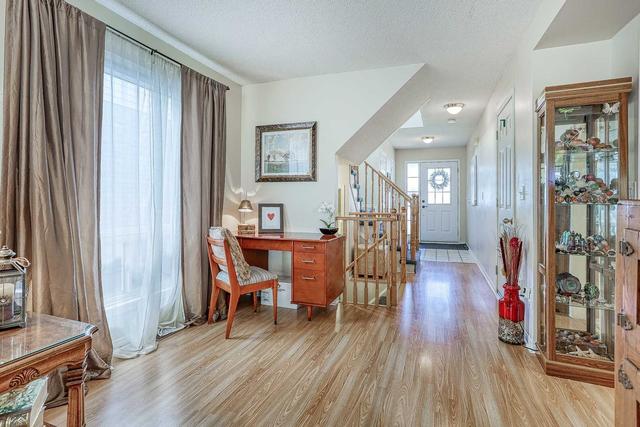 528 Aldershot Dr, House detached with 3 bedrooms, 3 bathrooms and 3 parking in Oshawa ON | Image 3