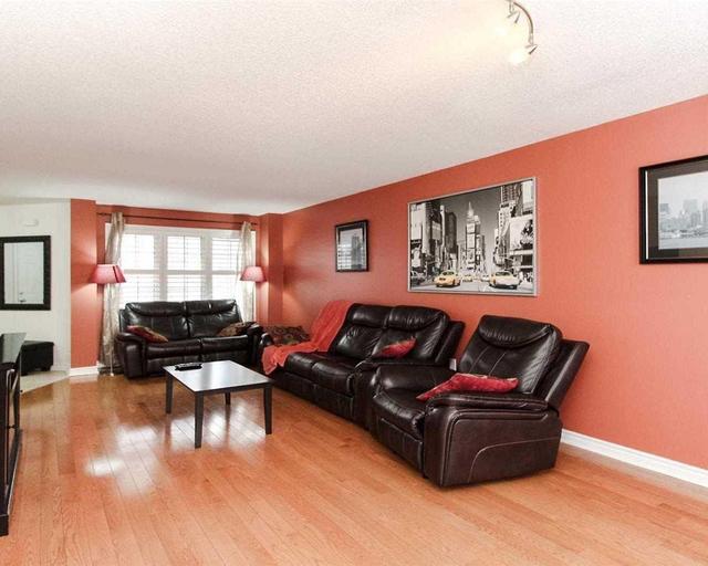 42 Dunnett Dr, House detached with 3 bedrooms, 4 bathrooms and 2 parking in Barrie ON | Image 6