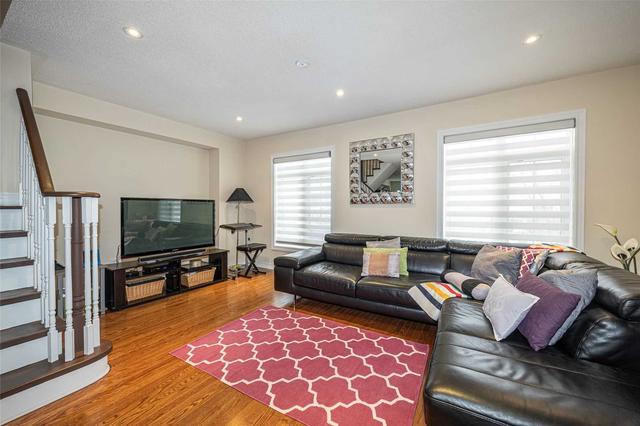 10392 Keele St, House attached with 3 bedrooms, 4 bathrooms and 2 parking in Vaughan ON | Image 17