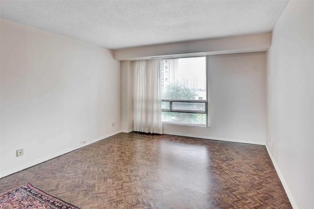 605 - 449 Walmer Rd, Condo with 3 bedrooms, 3 bathrooms and 1 parking in Toronto ON | Image 10