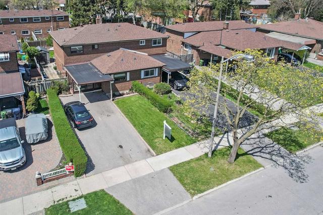 66 Cairnside Cres, House semidetached with 3 bedrooms, 2 bathrooms and 4 parking in Toronto ON | Card Image