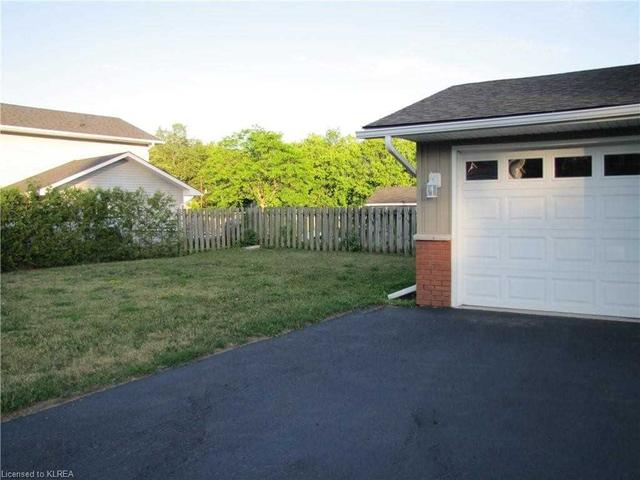 46 Taylor St, House detached with 2 bedrooms, 2 bathrooms and 3 parking in Kawartha Lakes ON | Image 25