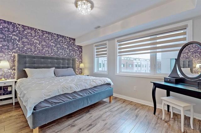 11 Locust Lodge Gdns, House attached with 3 bedrooms, 3 bathrooms and 1 parking in Toronto ON | Image 4
