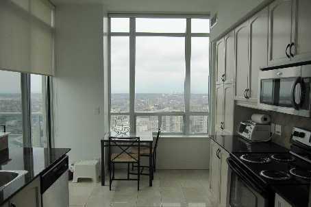 uph03 - 80 Absolute Ave, Condo with 3 bedrooms, 2 bathrooms and 1 parking in Mississauga ON | Image 4