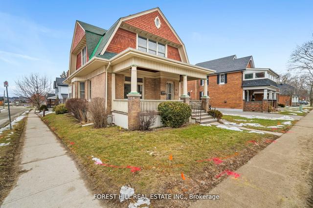 39 Burton Ave, House detached with 3 bedrooms, 2 bathrooms and 5 parking in Barrie ON | Image 1
