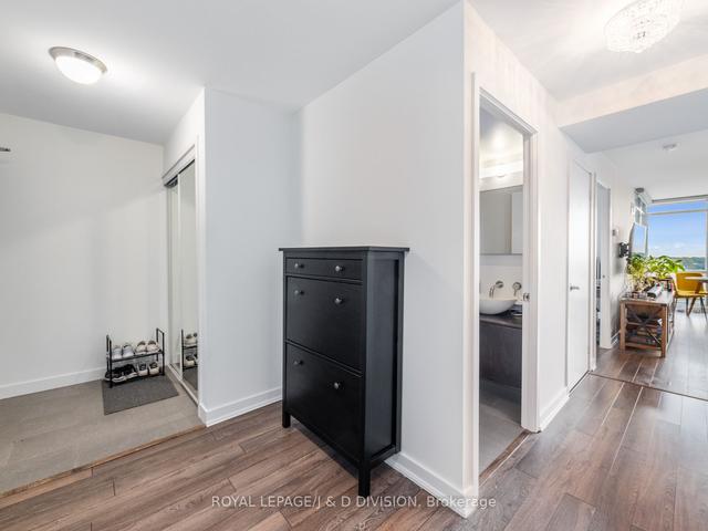 1812 - 15 Fort York Blvd, Condo with 2 bedrooms, 2 bathrooms and 1 parking in Toronto ON | Image 25