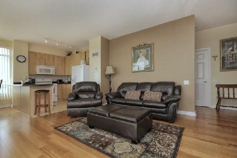 405 - 11121 Yonge St, Condo with 2 bedrooms, 2 bathrooms and 1 parking in Richmond Hill ON | Image 4