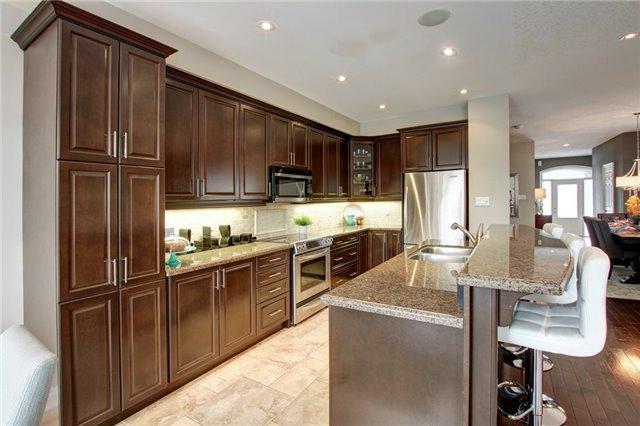 1273 Craigleith Rd, House attached with 3 bedrooms, 4 bathrooms and 2 parking in Oakville ON | Image 8