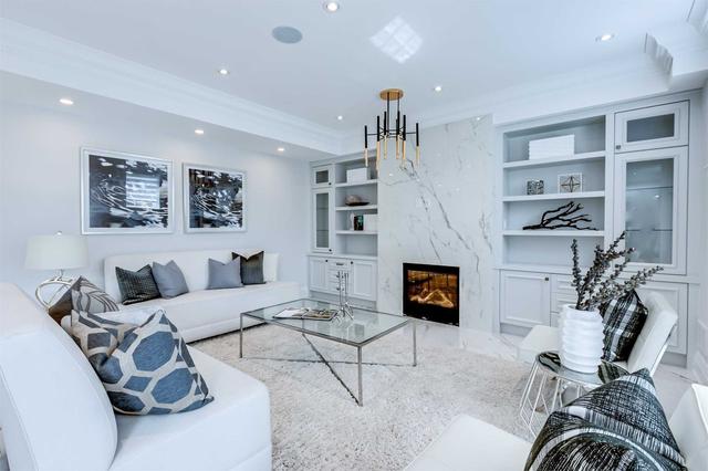18 Daniel Cozens Crt, House detached with 5 bedrooms, 6 bathrooms and 6 parking in Toronto ON | Image 7