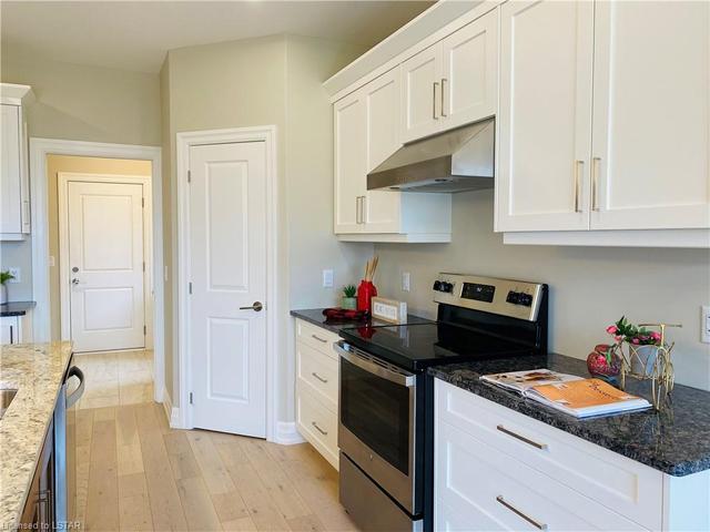 2118 Lockwood Crescent, House detached with 2 bedrooms, 2 bathrooms and 6 parking in Strathroy Caradoc ON | Image 22