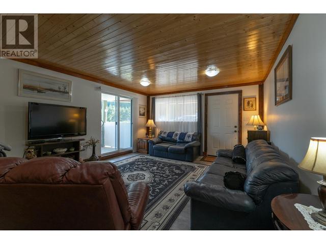 5504 Kennedy Road, House detached with 4 bedrooms, 3 bathrooms and null parking in Cariboo H BC | Image 11