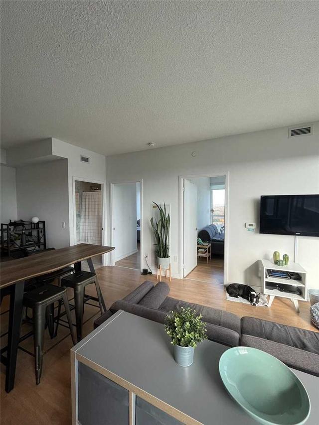 3005 - 115 Mcmahon Dr, Condo with 2 bedrooms, 1 bathrooms and 1 parking in Toronto ON | Image 11