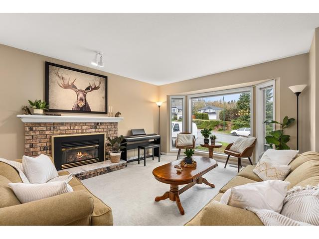 35882 Eaglecrest Drive, House detached with 4 bedrooms, 3 bathrooms and 2 parking in Abbotsford BC | Image 4