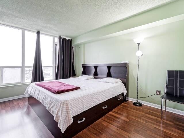 1007 - 10 Laurelcrest St, Condo with 2 bedrooms, 1 bathrooms and 2 parking in Brampton ON | Image 13