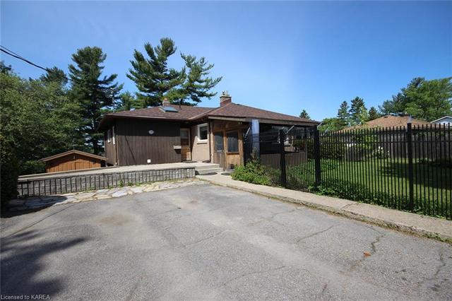 1129 Lincoln Drive, House detached with 3 bedrooms, 2 bathrooms and 4 parking in Kingston ON | Image 4