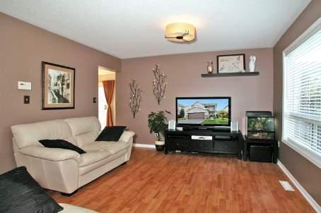 81 Portage Tr, House detached with 3 bedrooms, 3 bathrooms and 2 parking in Whitby ON | Image 2