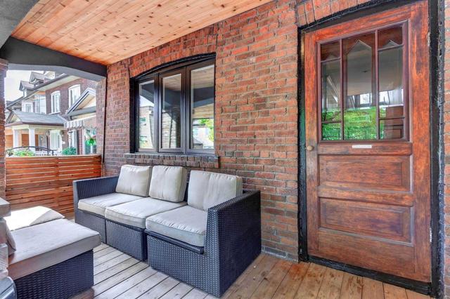 452 Crawford St, House semidetached with 3 bedrooms, 2 bathrooms and 1 parking in Toronto ON | Image 2