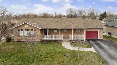 46 Balvina Drive W, House detached with 2 bedrooms, 2 bathrooms and 1 parking in Goderich ON | Card Image