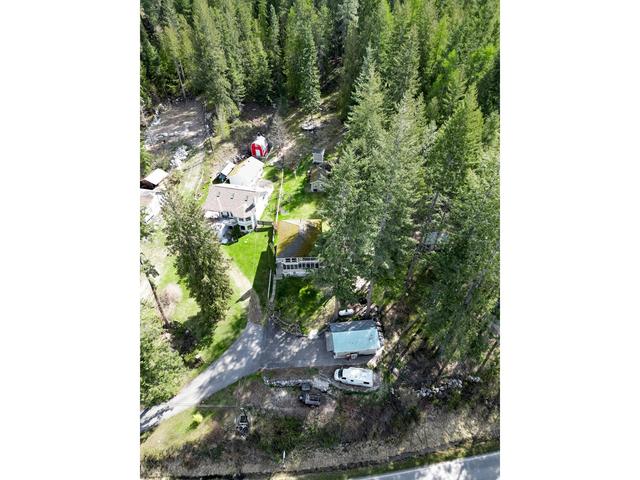 11110 Highway 3a, House detached with 3 bedrooms, 2 bathrooms and null parking in Central Kootenay A BC | Image 32