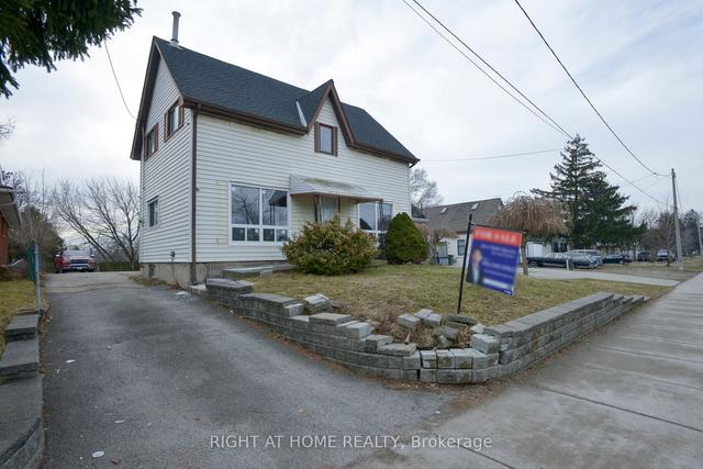 116 Mohawk Rd E, House detached with 5 bedrooms, 2 bathrooms and 7 parking in Hamilton ON | Image 12