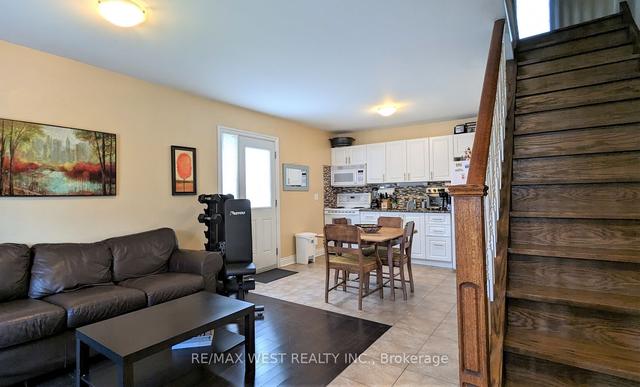 3 Cayuga Ave, House semidetached with 2 bedrooms, 1 bathrooms and 0 parking in Toronto ON | Image 1