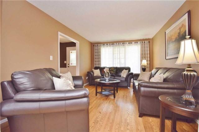 855 Peggoty Circ, House detached with 6 bedrooms, 4 bathrooms and 4 parking in Oshawa ON | Image 3