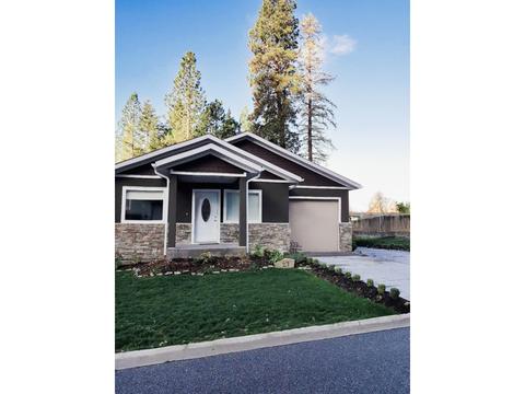 27 - 420 20th Avenue, House detached with 2 bedrooms, 1 bathrooms and null parking in Creston BC | Card Image
