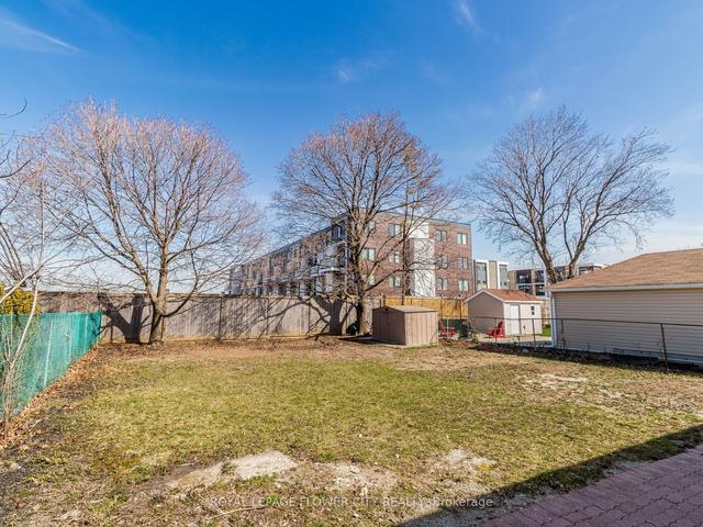 76 Cuffley Cres N, House detached with 3 bedrooms, 3 bathrooms and 6 parking in Toronto ON | Image 33