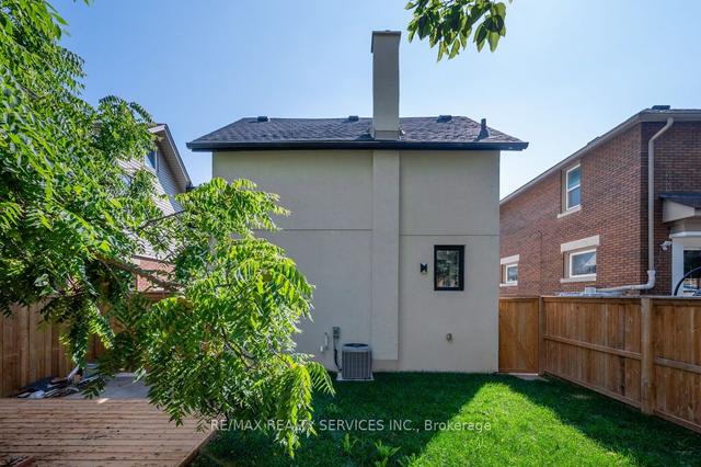 126 Walter St, House detached with 3 bedrooms, 3 bathrooms and 3 parking in Kitchener ON | Image 33