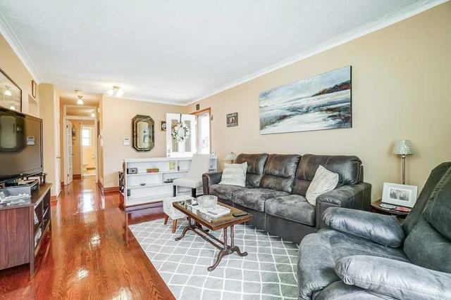 22 Rosefair Cres, House detached with 3 bedrooms, 2 bathrooms and 5 parking in Toronto ON | Image 13