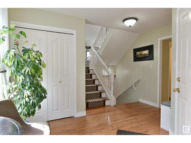 16 - 17418 98a Av Nw, House attached with 2 bedrooms, 2 bathrooms and 4 parking in Edmonton AB | Image 2