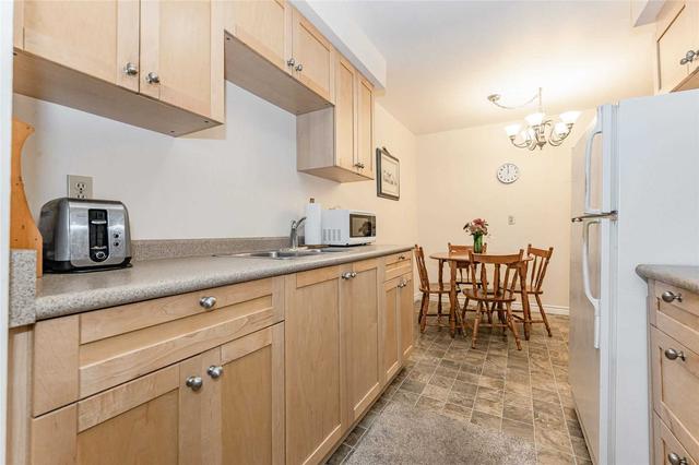 16 - 2 Worton Ave, Townhouse with 3 bedrooms, 2 bathrooms and 2 parking in Guelph ON | Image 2