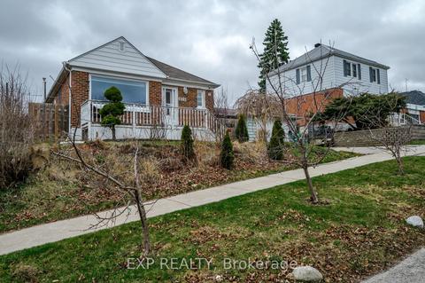 1103 Hilltop St, House detached with 2 bedrooms, 2 bathrooms and 5 parking in Peterborough ON | Card Image