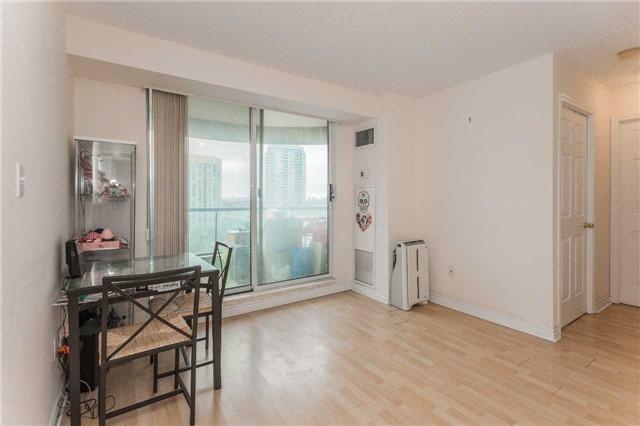 1515 - 7 Lorraine Dr, Condo with 2 bedrooms, 2 bathrooms and 1 parking in Toronto ON | Image 3