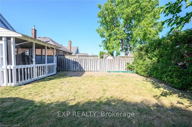 39 Walter Ave S, House detached with 3 bedrooms, 3 bathrooms and 5 parking in Hamilton ON | Image 20