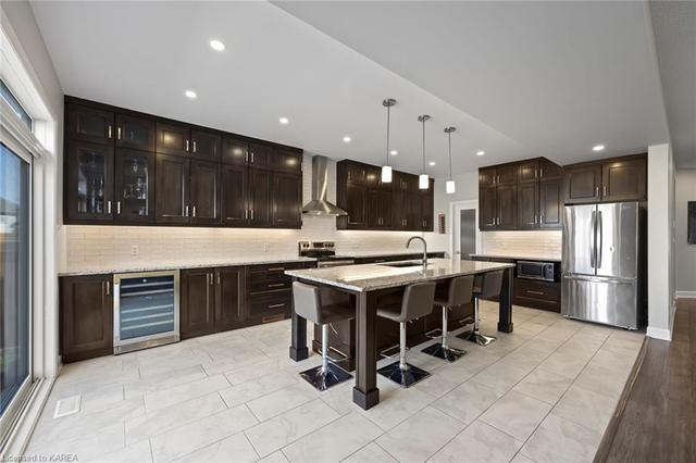 815 Riverview Way, House detached with 4 bedrooms, 3 bathrooms and 5 parking in Kingston ON | Image 6