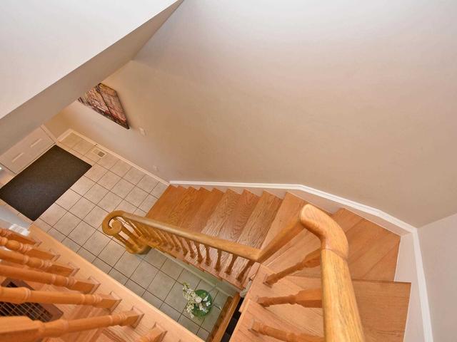 190 Twin Pines Cres, House attached with 3 bedrooms, 3 bathrooms and 3 parking in Brampton ON | Image 7