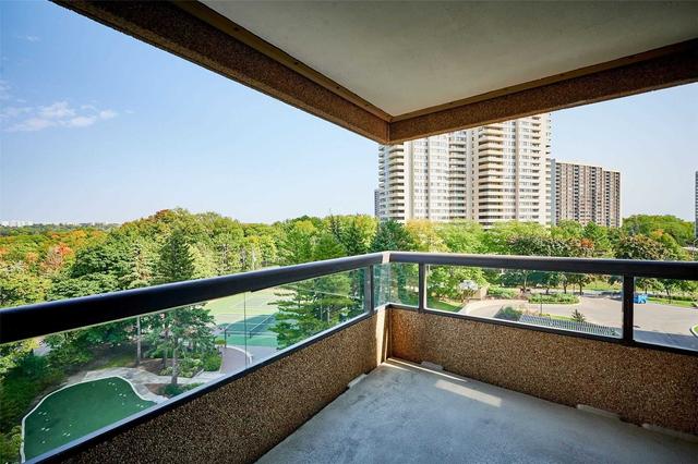 605 - 3 Concorde Pl, Condo with 2 bedrooms, 3 bathrooms and 1 parking in Toronto ON | Image 10